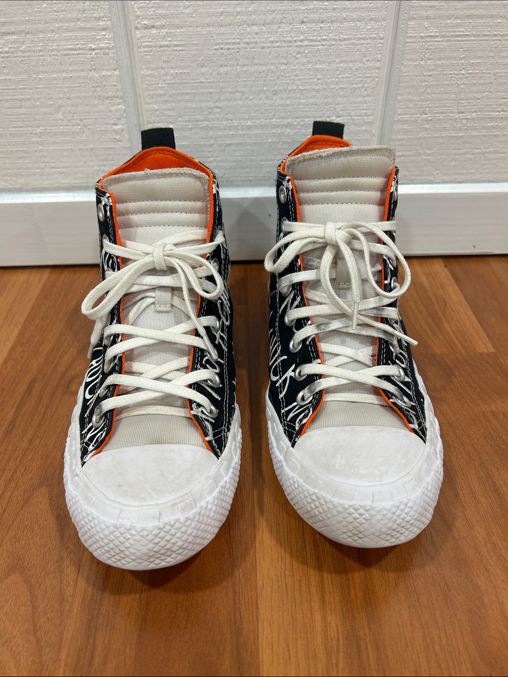 Converse mens High-Top Sneakers in Black, White & Orange